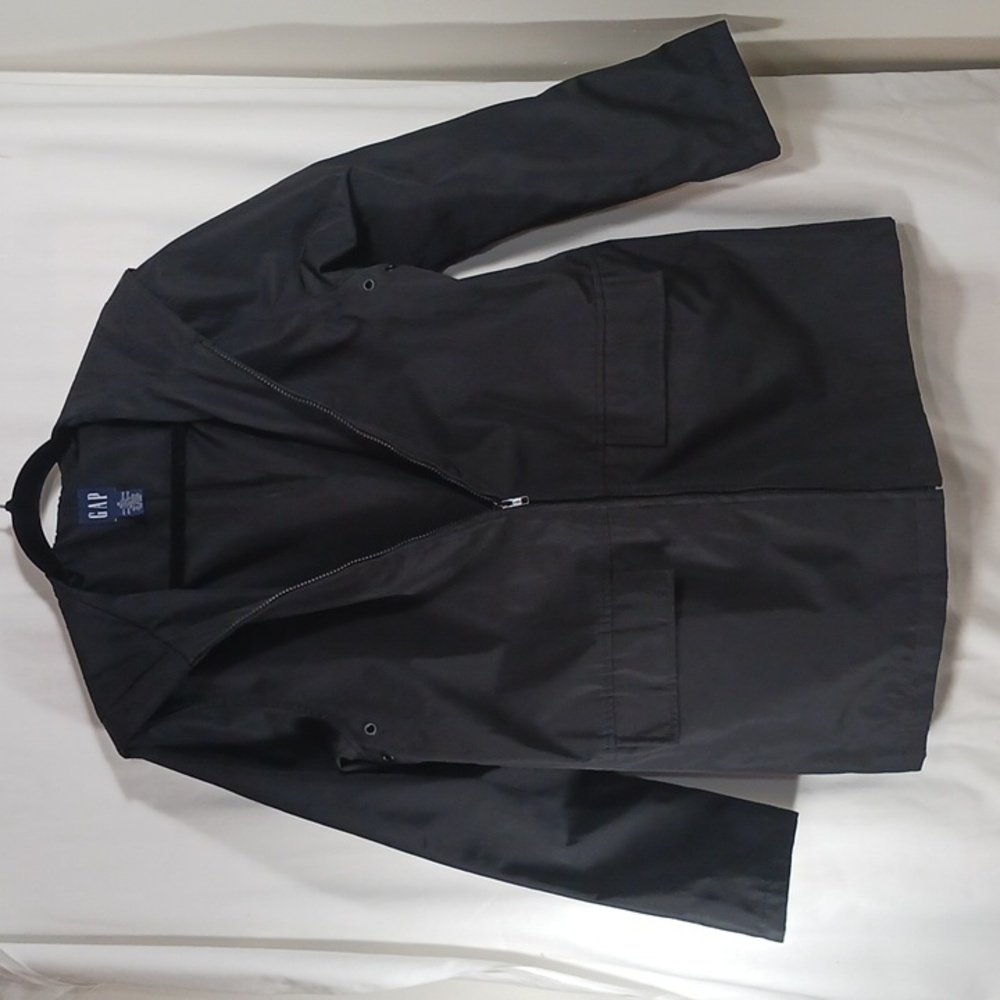 GAP Hooded Rain Coat, Sz M, Black Polyester lined with large pockets
